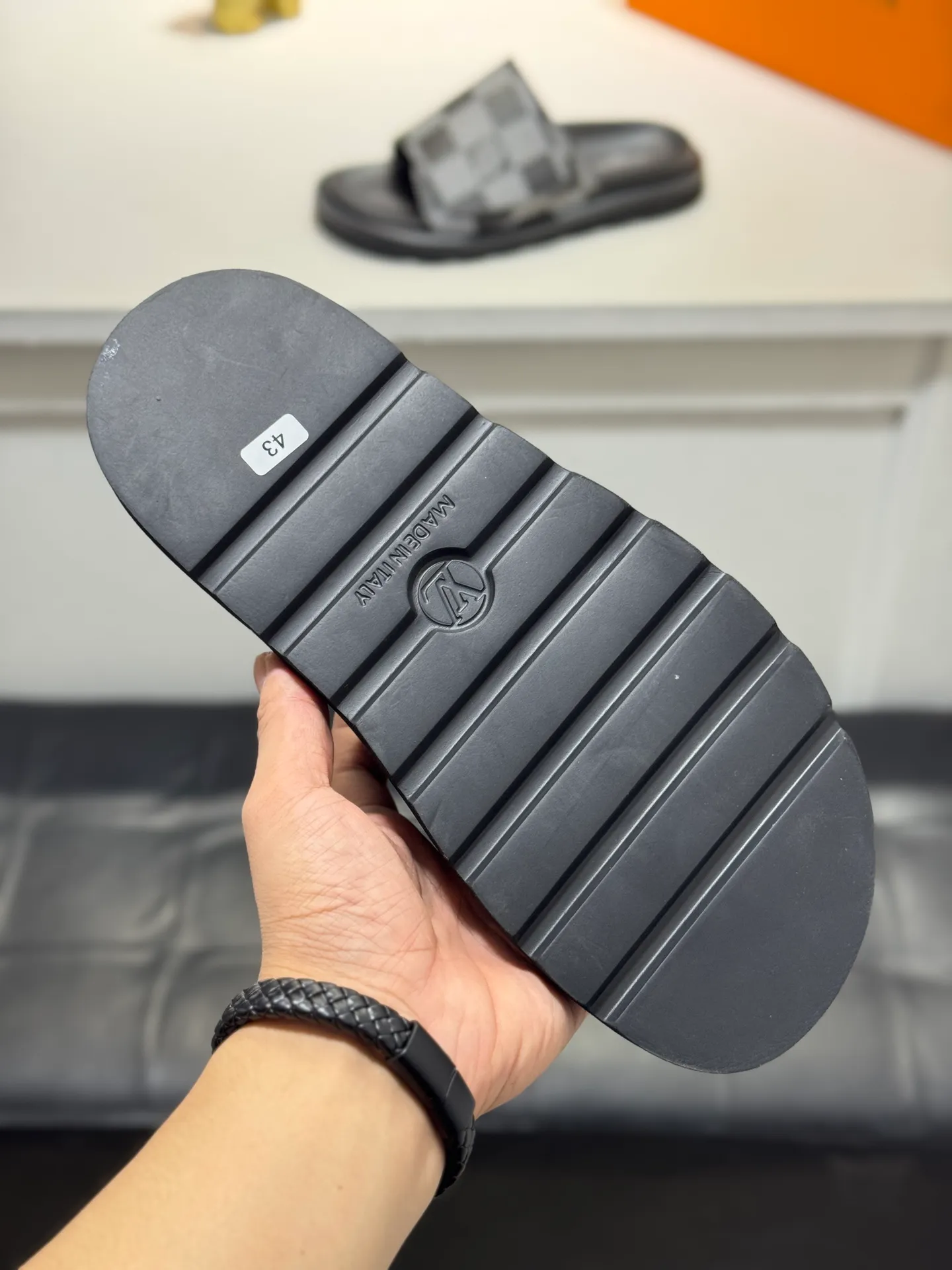 Men's Men's Shoes💰360 [New Style]🦇🦇Top Original [Louis Vuitton] Slippers for Couples👫Spring and Summer Style🎯🎯As an active family in the fashion industry ⭐ Lv takes bold innovation as its true nature ⚡Fabric and floral with hardware🔥Clean and neat ⚡Fashionable and elegant🌹Multiple colors available Size: 36-44 (45. Customized